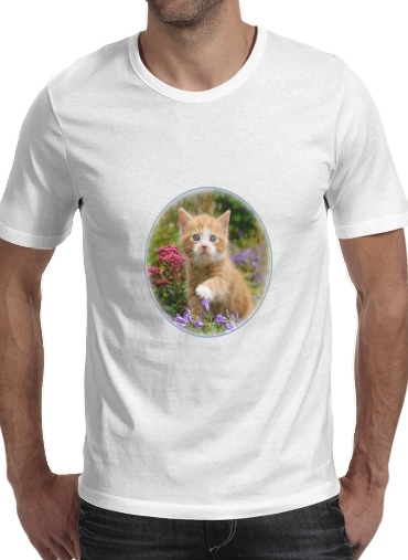  Cute ginger kitten in a flowery garden, lovely and enchanting cat para Camisetas hombre
