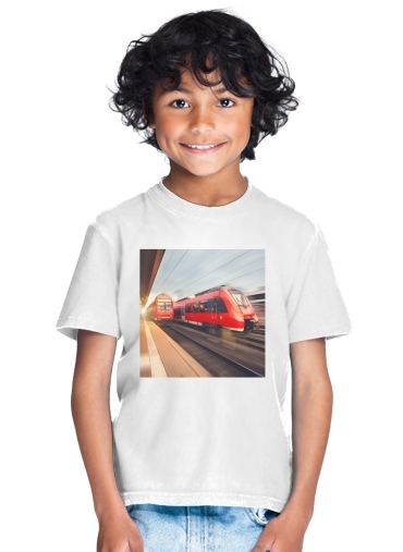  Trenes de pasajeros rojos de alta velocidad modernos al atardecer. estación de ferrocarril para Camiseta de los niños