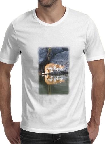  Cat Reflection in Pond Water para Camisetas hombre
