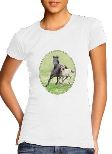  Horses, wild Duelmener ponies, mare and foal para Camiseta Mujer