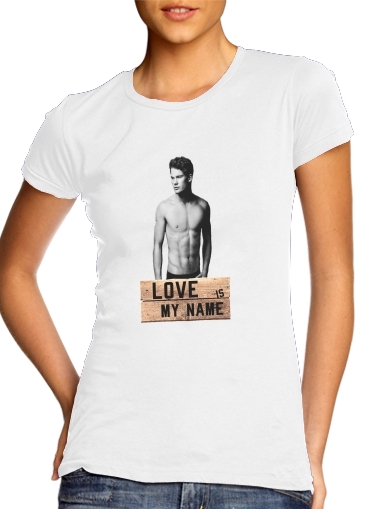  Jeremy Irvine Love is my name para Camiseta Mujer