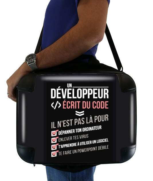  Un developpeur ecrit du code Stop para bolso de la computadora